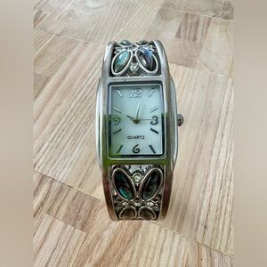 Unbranded ladies silver tone bangle bracelet watch NEW BATTERY